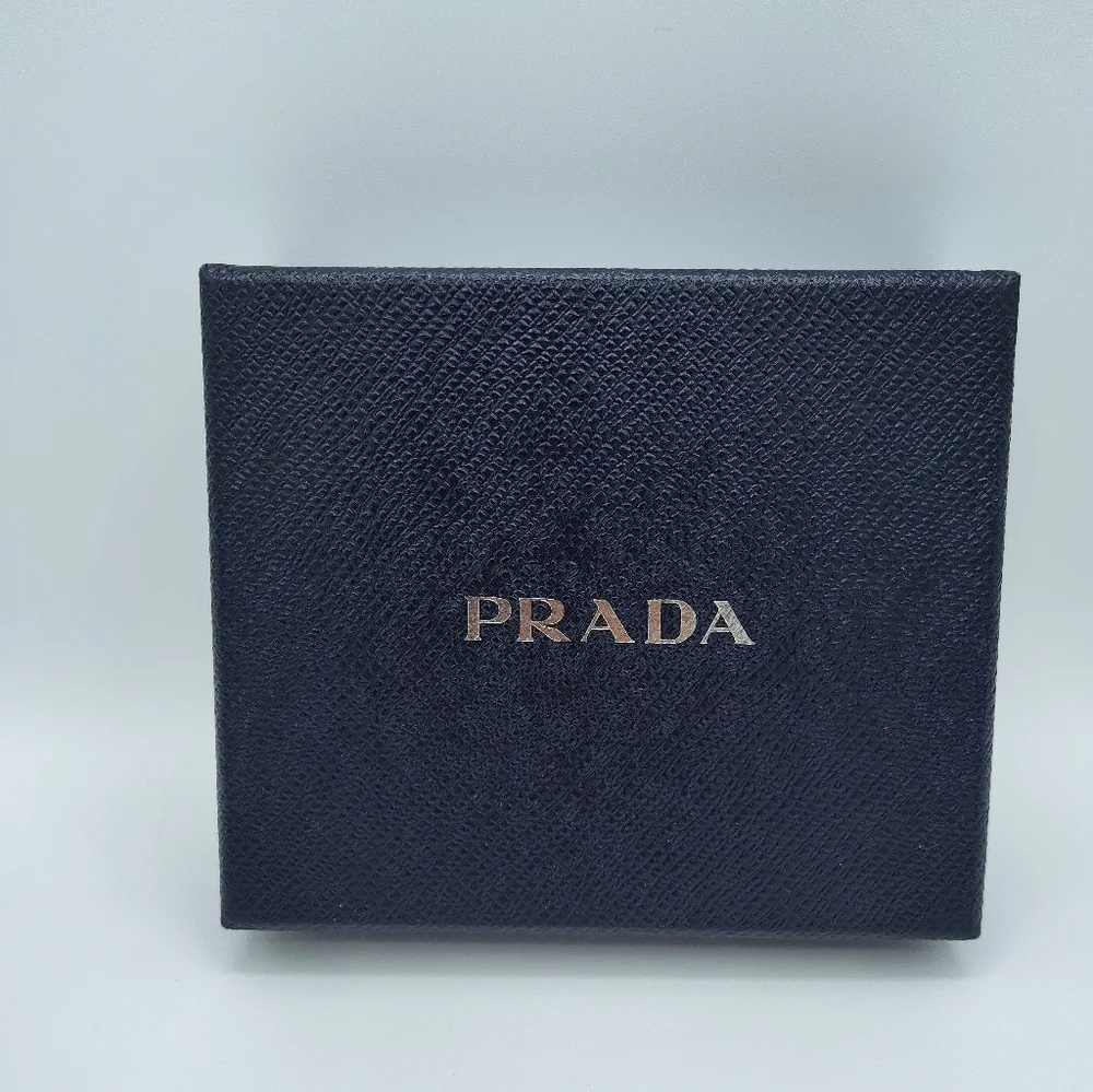 🎉🎉HOST PICK🎉🎉AUTHENTIC PRADA BEAUTY Triangle Mirror Charm Pink Gold Gift Box
